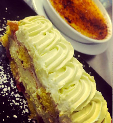 Cornet de glace sur assiette